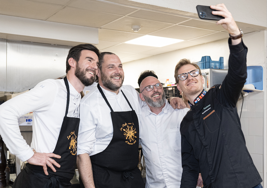 LES CHEFS AU SOMMET D’AURON. Les chefs prennent de l’altitude