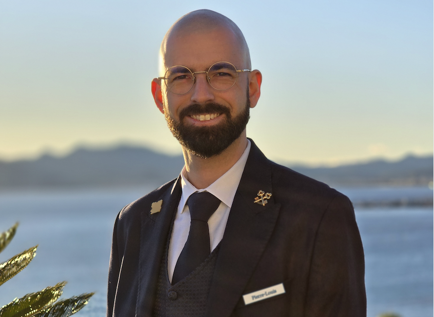 HÔTEL MARTINEZ À CANNES. Pierre-Louis Rousseau meilleur jeune concierge Clefs d’or