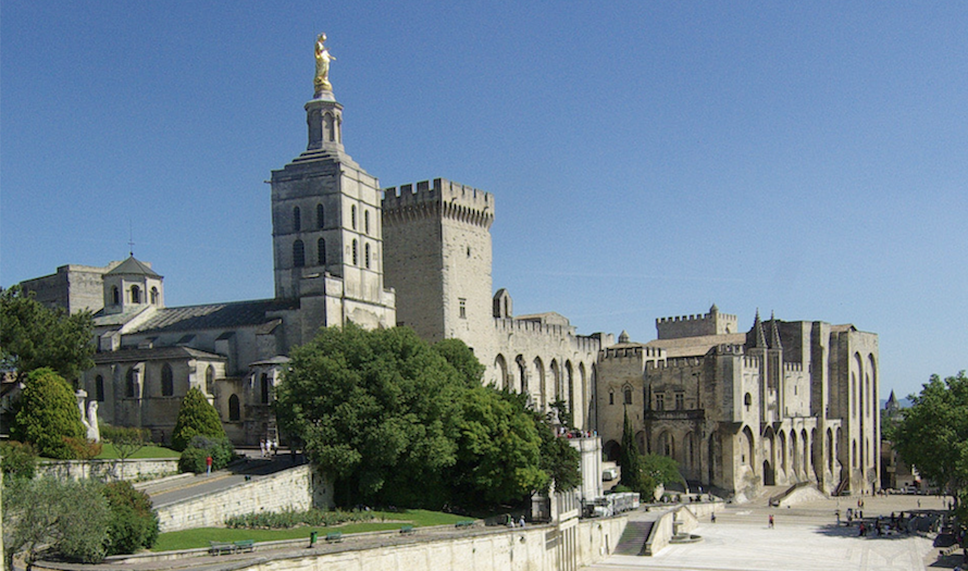 PALAIS DES PAPES À AVIGNON. Dîner étoilé dans le noir