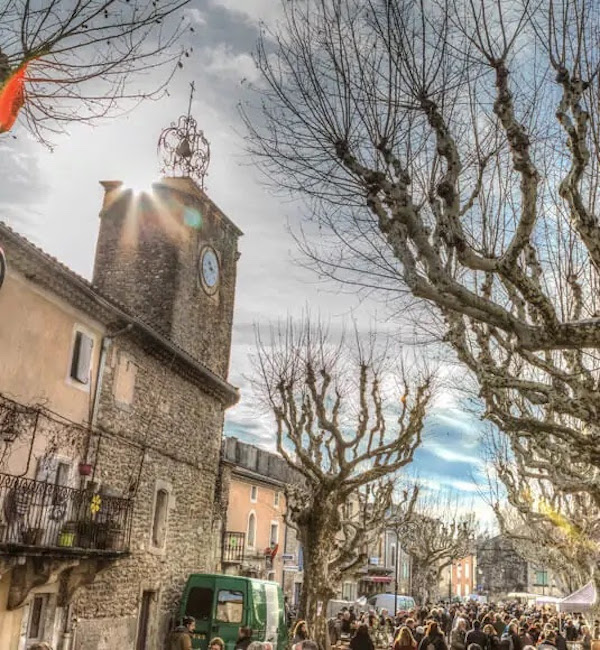 MARCHÉ COMPLICE À RICHERENCHES. 2e édition du marché festif d'artisans de qualité